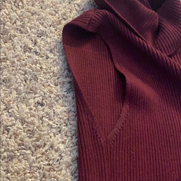 Turtle Neck Tank Top - Picture 2 of 4